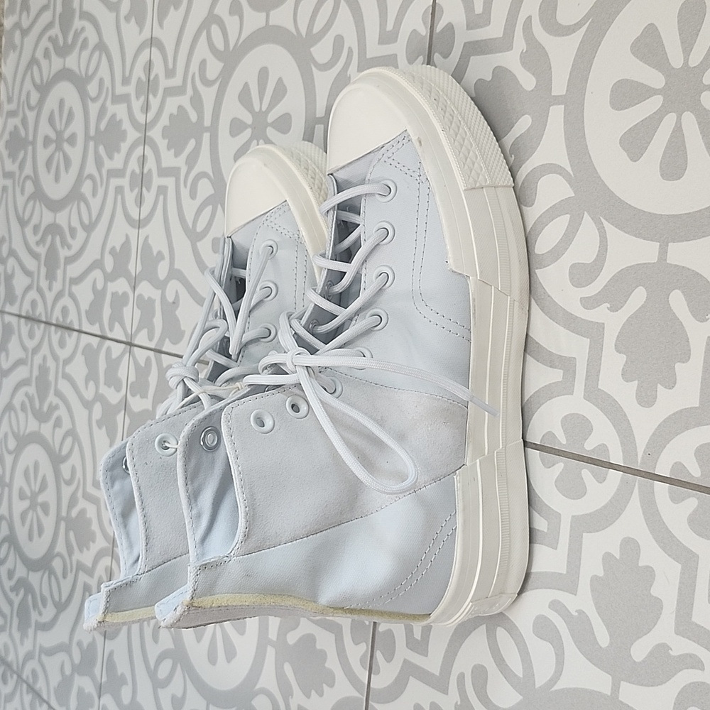 Never worn Converse